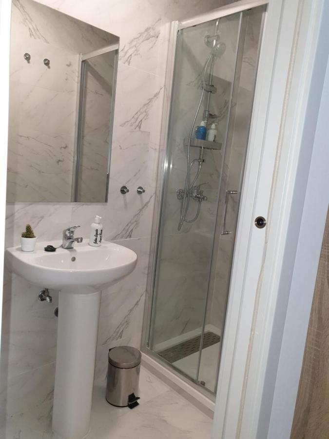 Norte Oviedo Rooms มาดริด ภายนอก รูปภาพ